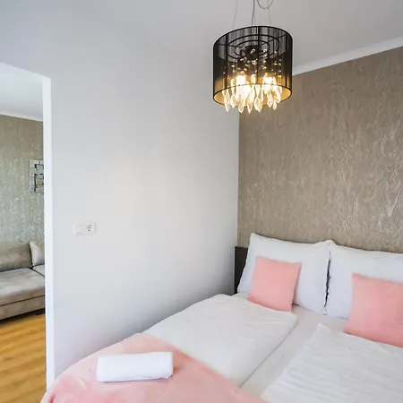 Myflat Club 218 Gold7 Wellness Apartment *