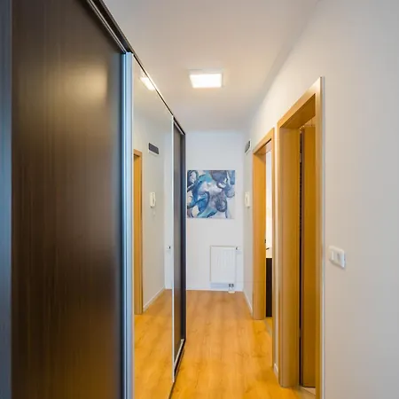 Myflat Club 218 Gold7 Wellness Apartment *